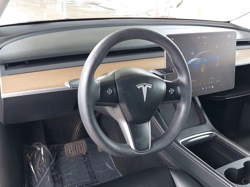 Used 2023 Tesla Model Y Long Range image 17