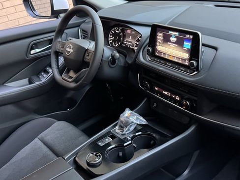 New 2026 Nissan Rogue SV w/ Cold Weather Package AWD/4WD image 6