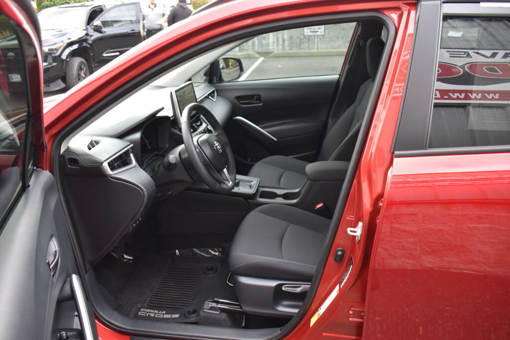 Certified 2026 Toyota Corolla Cross LE w/ Moonroof Package AWD/4WD image 18