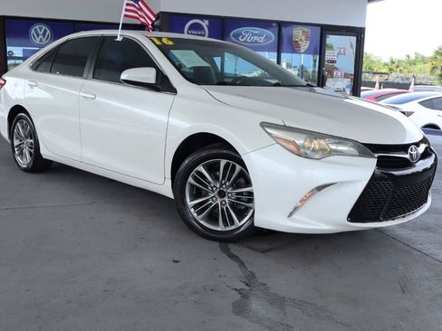 Used 2016 Toyota Camry SE FWD image 3