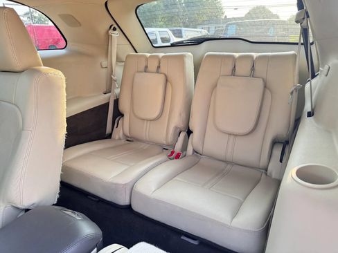 Used 2013 Lincoln MKT AWD image 26