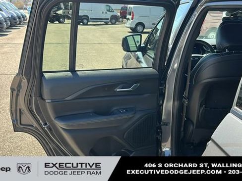 Used 2023 Jeep Grand Cherokee Altitude AWD/4WD image 22