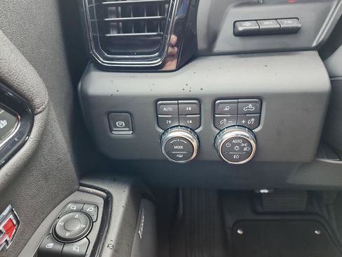 Used 2024 GMC Sierra 1500 AT4 w/ Technology Package image 24