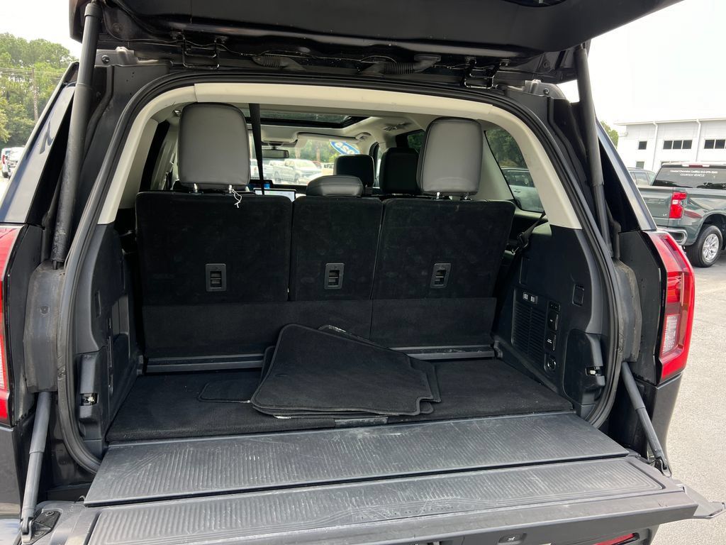 Used 2025 Ford Expedition Active RWD image 15