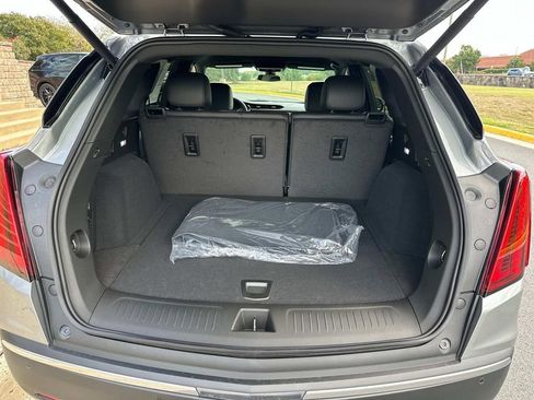 New 2025 Cadillac XT5 Luxury image 12