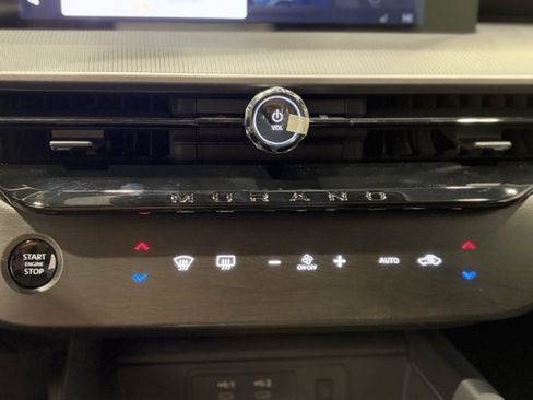 Certified 2025 Nissan Murano SV image 10