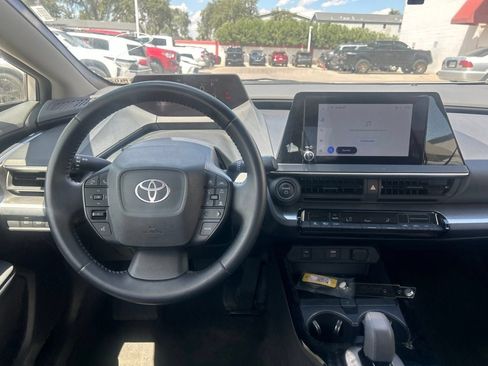 Used 2025 Toyota Prius LE FWD image 8
