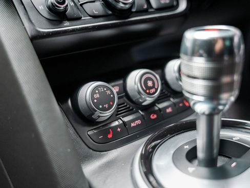 Used 2014 Audi R8 V8 w/ Ceramic Brake Package image 63