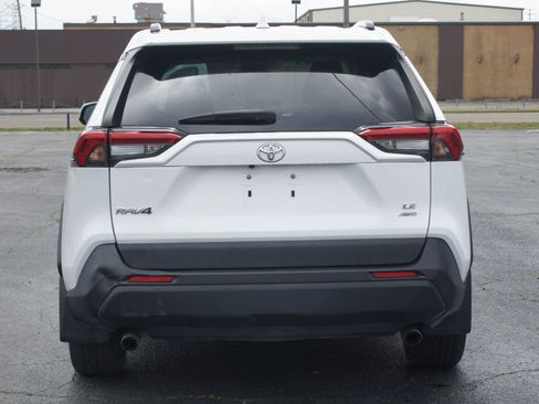 Used 2021 Toyota RAV4 LE AWD/4WD image 3