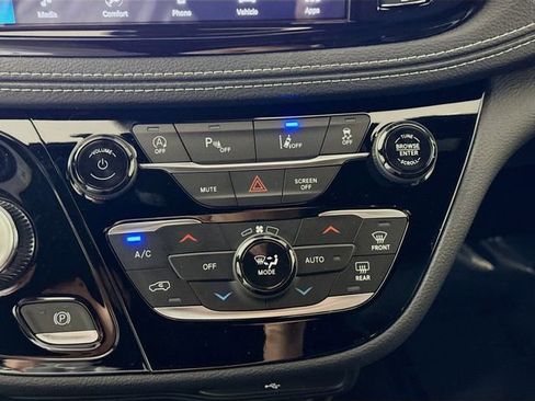 New 2026 Chrysler Pacifica Select image 15