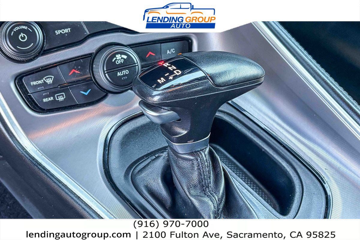 Used 2022 Dodge Challenger SXT RWD image 18