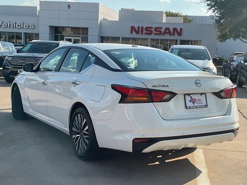 Used 2025 Nissan Altima 2.5 SV FWD image 6