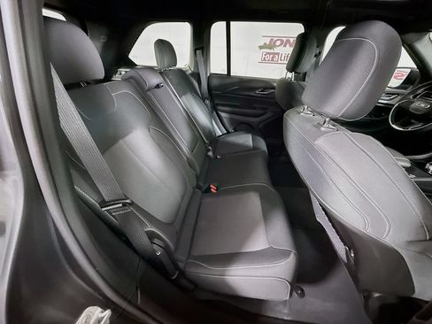 Used 2025 Jeep Grand Cherokee Laredo X AWD/4WD image 30