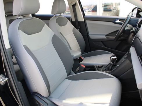 Certified 2022 Volkswagen Taos SE image 26