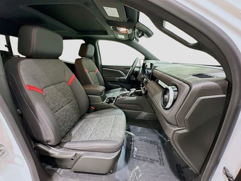 Used 2024 Chevrolet Colorado Z71 w/ Z71 Convenience Package 2 image 30