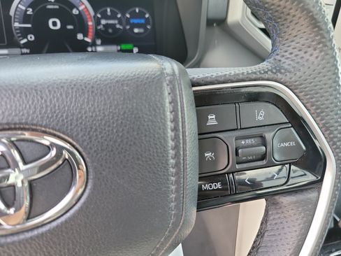 Used 2024 Toyota Tundra Platinum AWD/4WD image 32