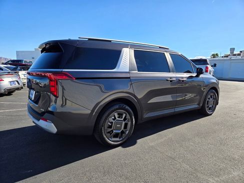 Used 2025 Kia Carnival EX image 6