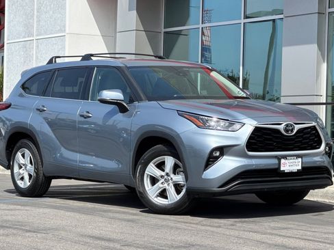 Certified 2020 Toyota Highlander LE image 2