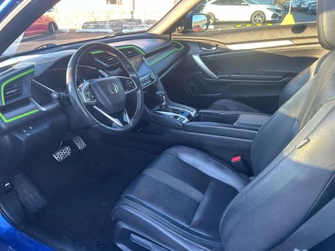 Used 2020 Honda Civic Touring image 3