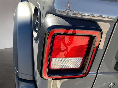 Used 2023 Jeep Wrangler Unlimited Sport AWD/4WD image 30