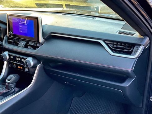 Used 2023 Toyota RAV4 SE image 13