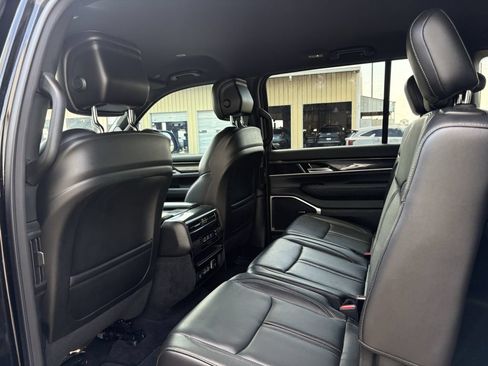 Used 2024 Jeep Wagoneer 2WD image 22