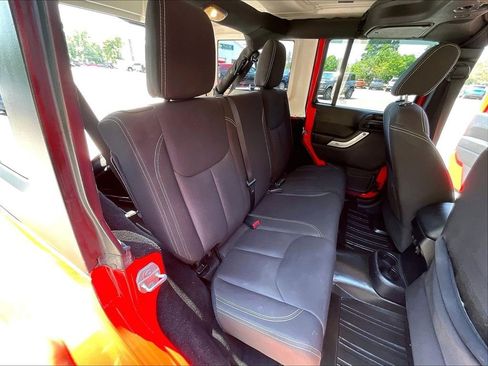 Used 2015 Jeep Wrangler Unlimited Sahara w/ Connectivity Group AWD/4WD image 18