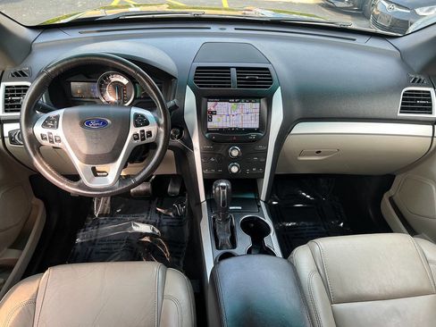 Used 2015 Ford Explorer XLT w/ Equipment Group 202A FWD image 32