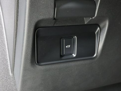 Used 2024 Land Rover Discovery Sport S image 24