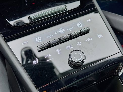 Used 2025 Porsche Cayenne GTS image 18