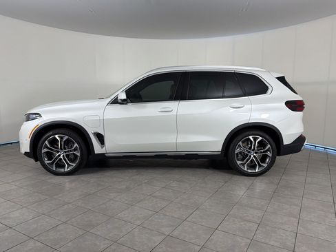 New 2026 BMW X5 xDrive50e AWD/4WD image 2