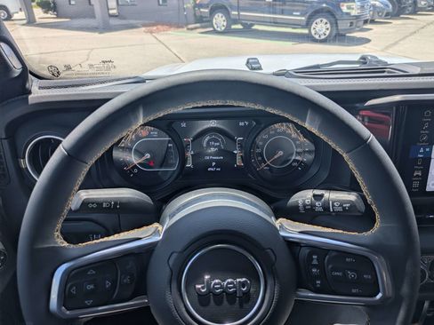 Used 2024 Jeep Wrangler Unlimited Sahara w/ Technology Group AWD/4WD image 28