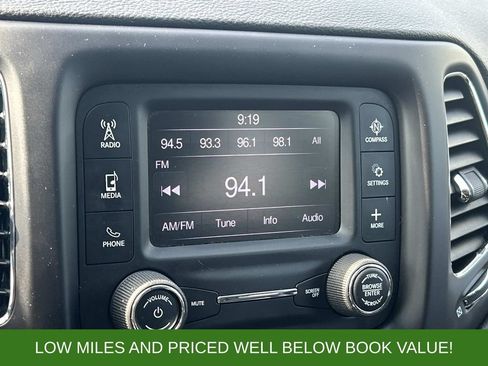 Used 2018 Jeep Compass Latitude w/ Cold Weather Group AWD/4WD image 27