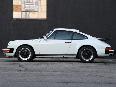 Used 1989 Porsche 911 Carrera RWD image 7
