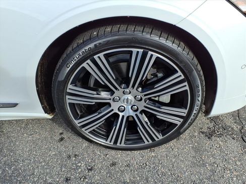 Used 2022 Volvo S90 B6 Inscription w/ Advanced Package image 11