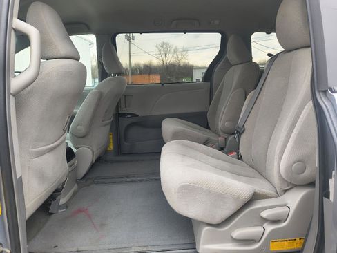 Used 2013 Toyota Sienna LE w/ Towing Pkg image 20