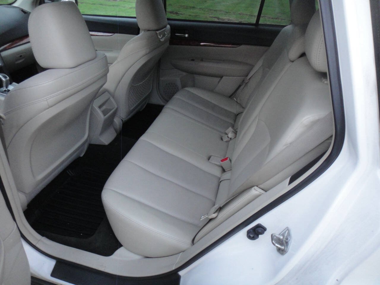 Used 2012 Subaru Outback 2.5i Limited w/ Moonroof Pkg AWD/4WD image 17