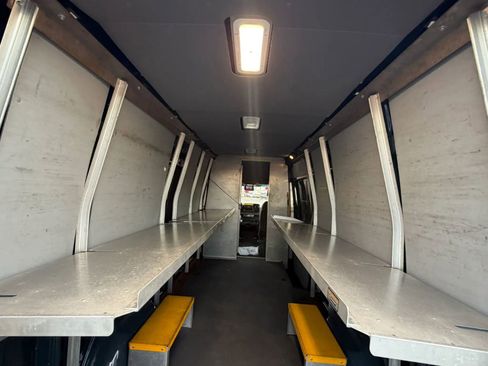 Used 2019 Mercedes-Benz Sprinter 170 image 25