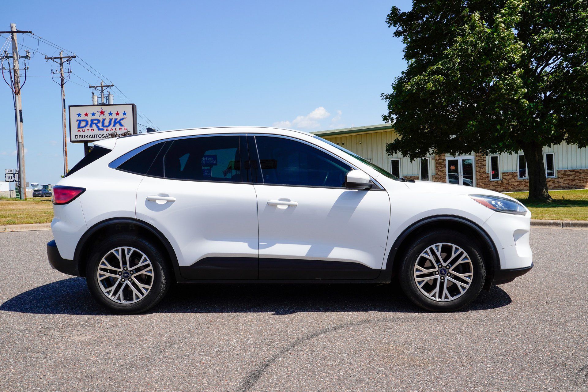 Used 2022 Ford Escape SEL w/ Technology Package AWD/4WD image 2