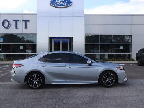 Used 2020 Toyota Camry SE FWD image 15