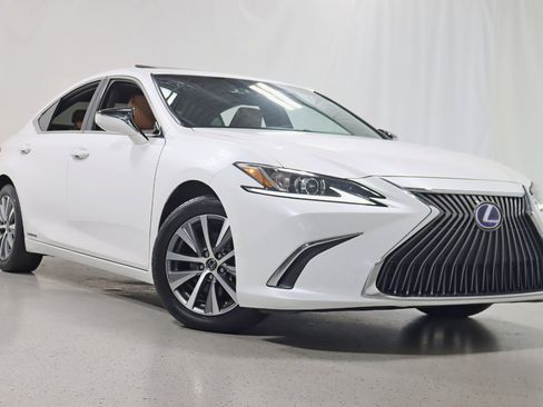 Used 2021 Lexus ES 300h w/ Accessory Package image 7