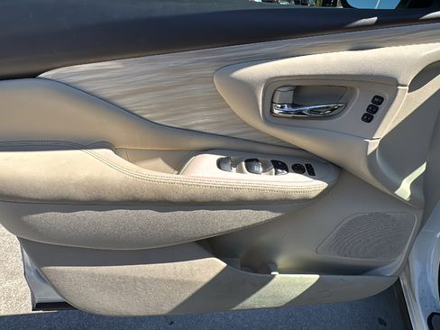 Used 2018 Nissan Murano Platinum image 12