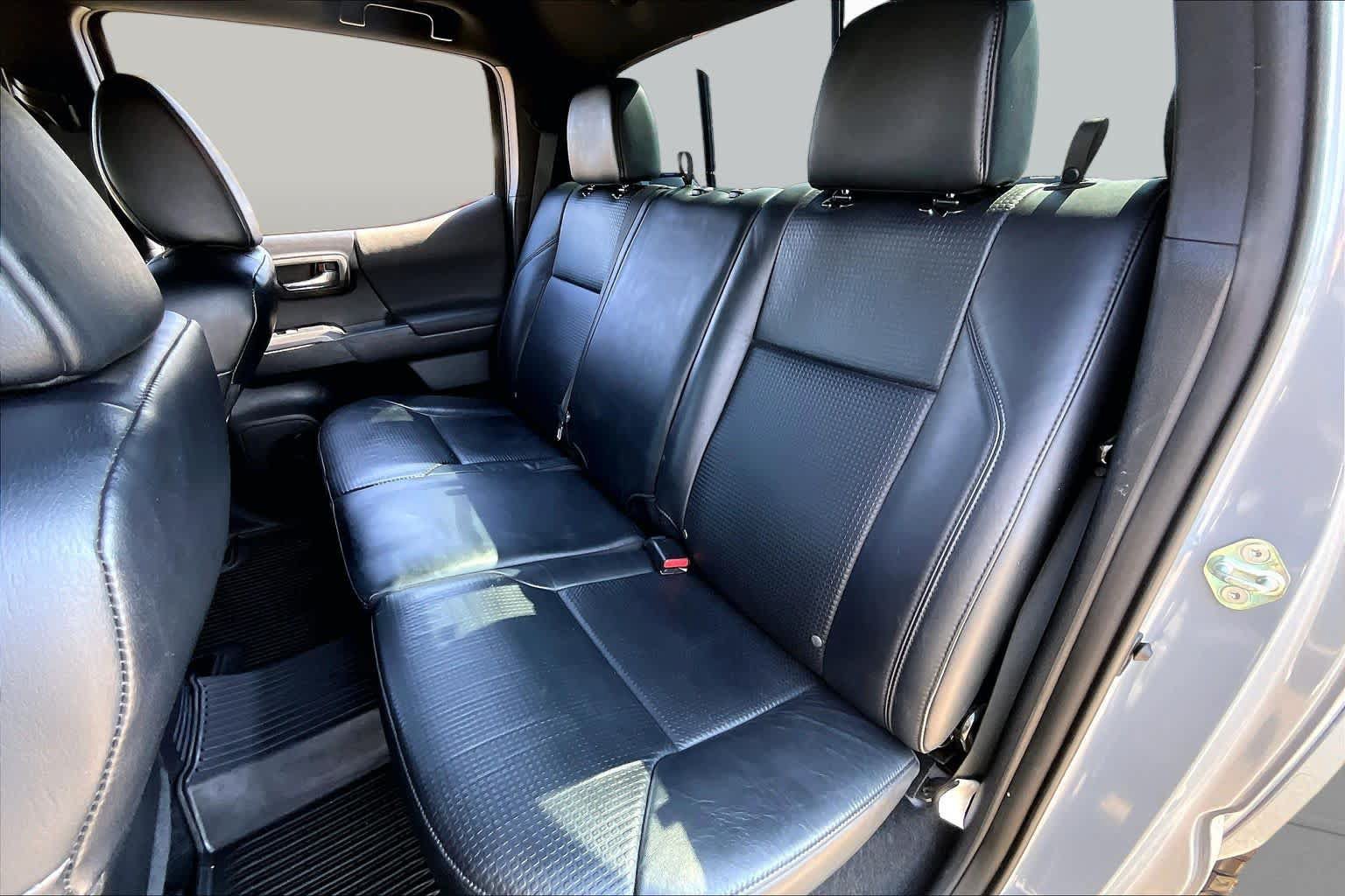 Certified 2020 Toyota Tacoma TRD Sport w/ TRD Premium Sport Package AWD/4WD image 20