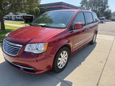 Used 2015 Chrysler Town & Country Touring image 1
