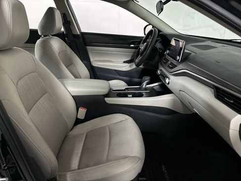 Used 2025 Nissan Altima 2.5 SV FWD image 29