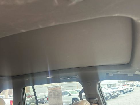 Used 2025 Buick Enclave Preferred w/ Power Package image 9