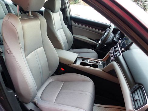 Used 2019 Honda Accord EX image 44