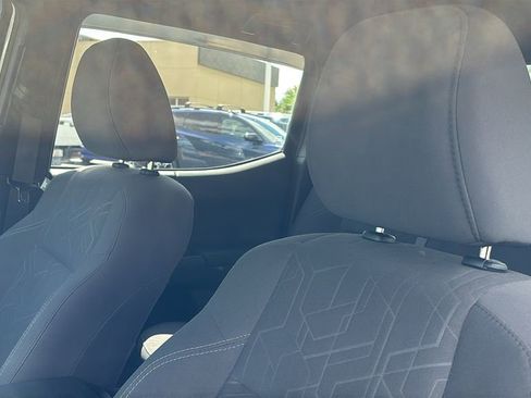 Used 2019 Toyota Tacoma TRD Off-Road w/ Technology Package AWD/4WD image 25