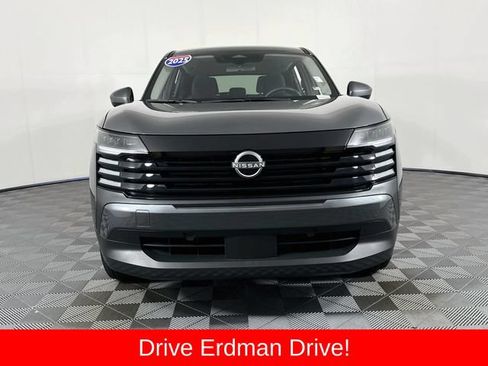 Used 2025 Nissan Kicks SV AWD/4WD image 2