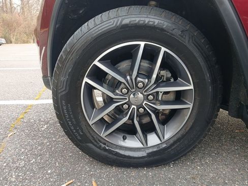 Used 2018 Jeep Grand Cherokee Limited image 28